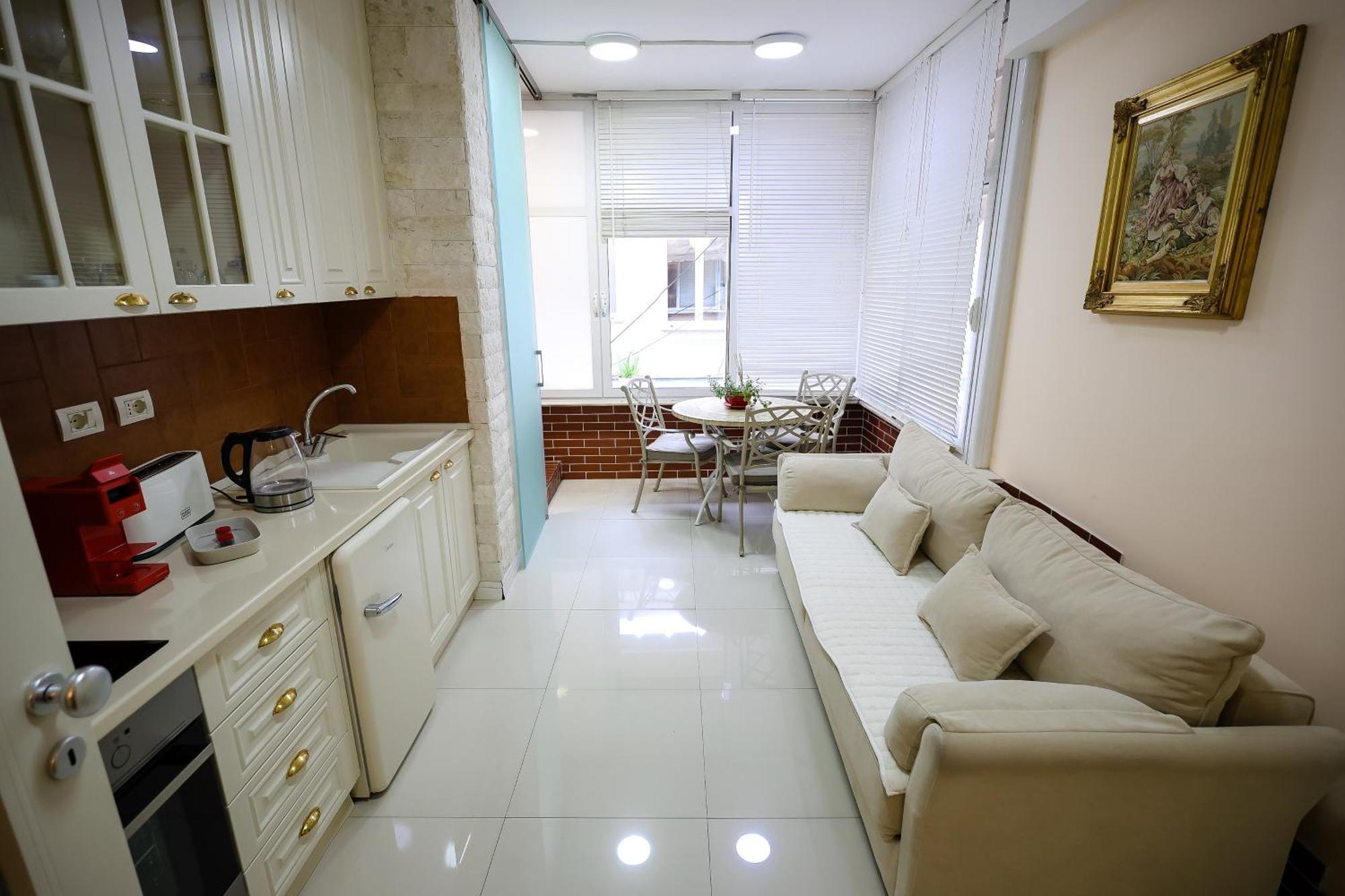Near Me Apartments Тирана Екстериор снимка