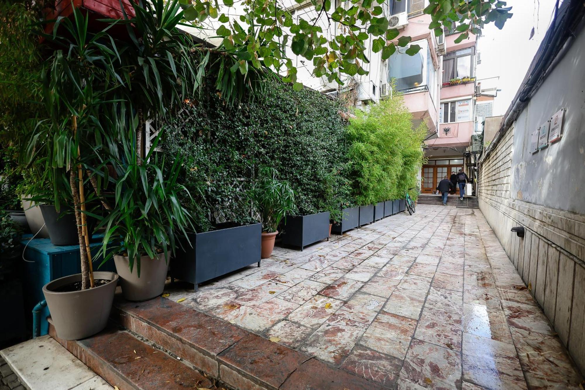 Near Me Apartments Тирана Екстериор снимка